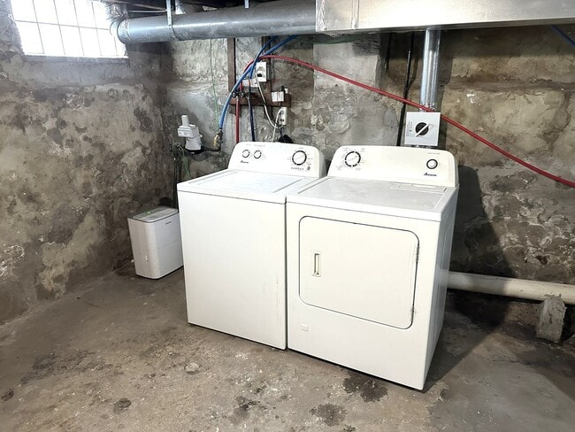 Building Photo - Gorgeous 2-Bedroom Townhome in the Heart of Olde Richmond! Available NOW!