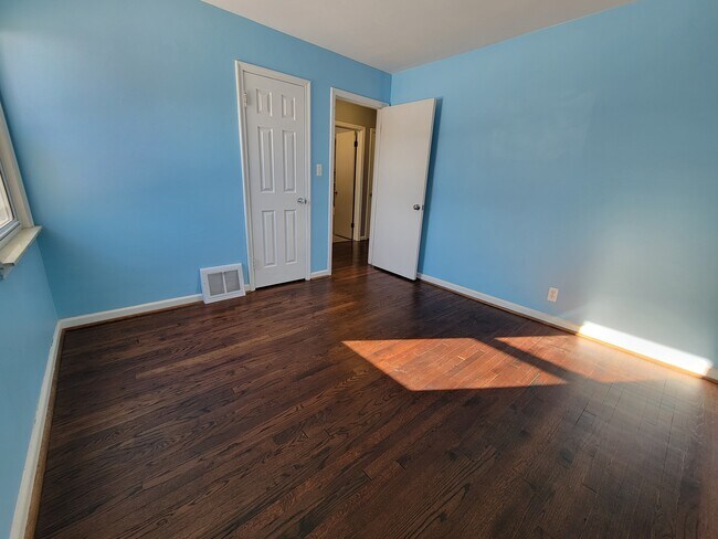 Building Photo - 3711 Hunter Ave