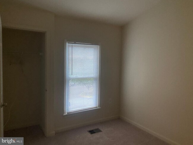 Building Photo - 5604 Gresham Ln