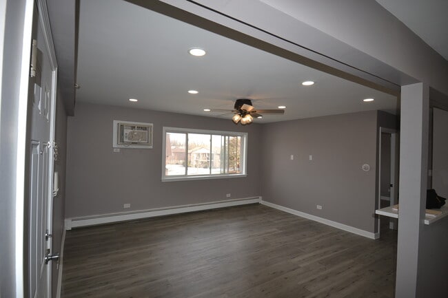 Building Photo - 7100 Laverne Ln