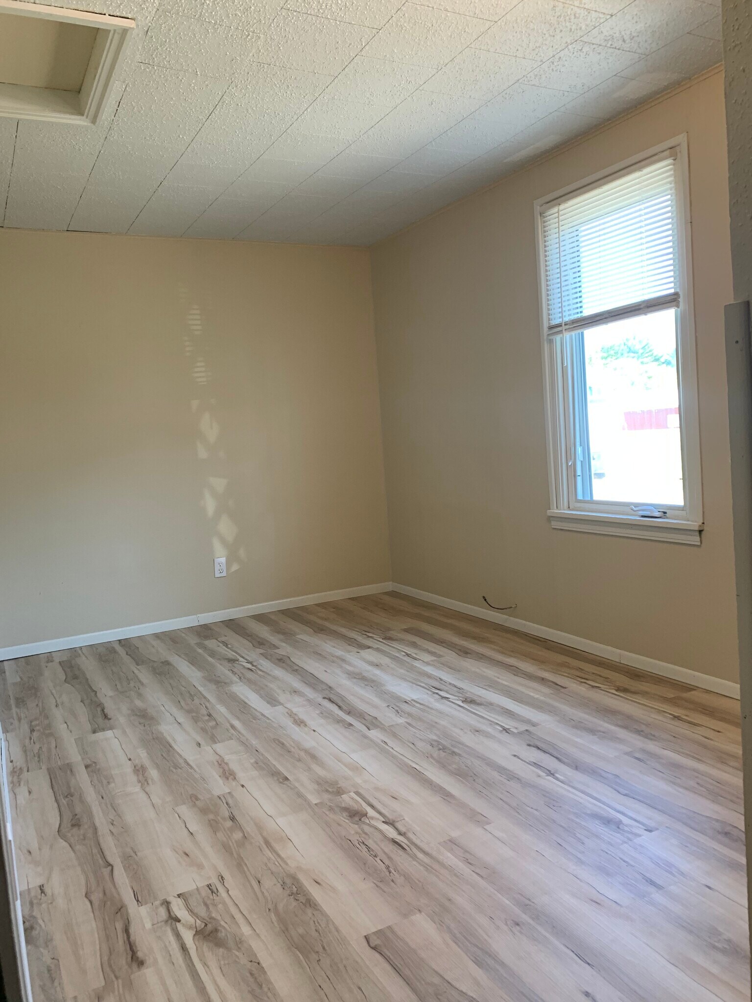 Bedroom 1 - 109 US-52
