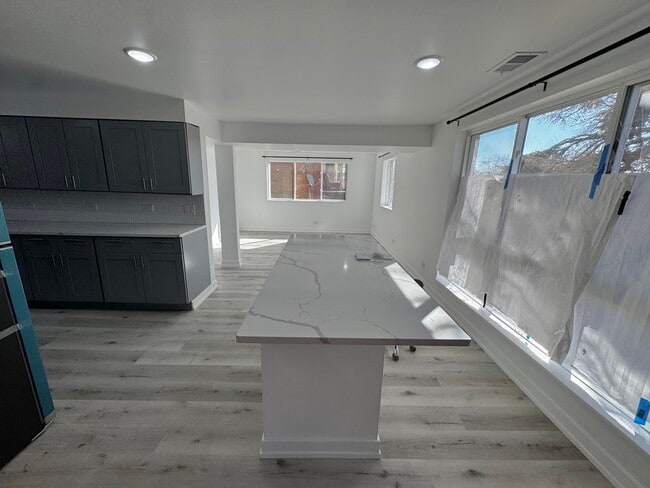 Building Photo - 4656 W 87th St