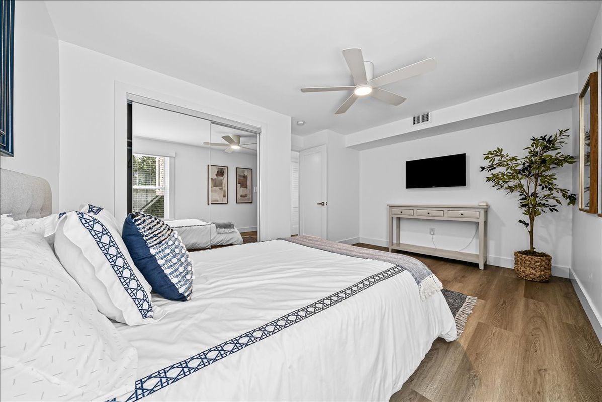 Building Photo - 1910 Gulf Shore Blvd N