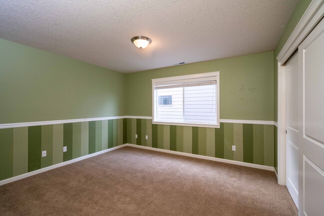 Building Photo - 3+ Bedroom 2.5 Bath with Office and Bonus Room - Indoor Play Structure - North Salmon Creek