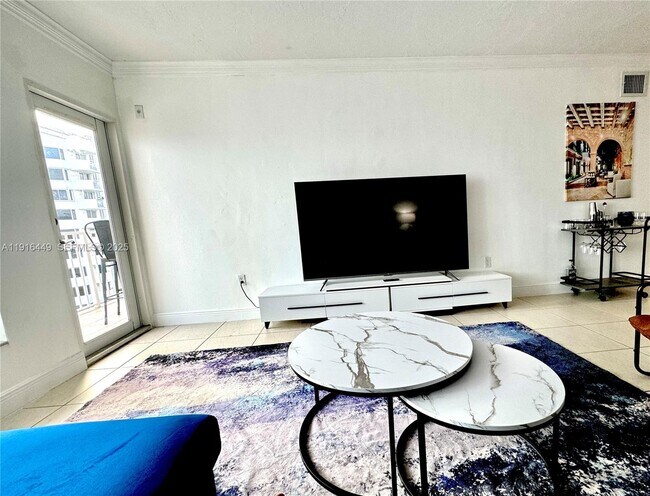 Building Photo - 1300 Lincoln Rd