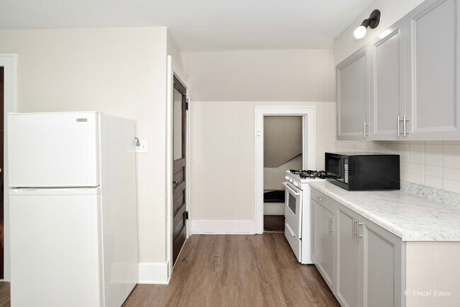 Building Photo - 93 Elmhurst St