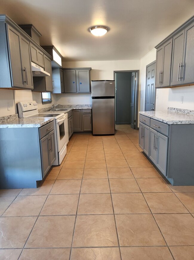 Building Photo - Cute Ranch-Style Home On Oversized Corner ...