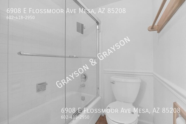 Building Photo - Stunning Two-Bedroom Home Ready for Immediate Move-In!