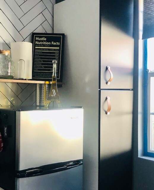 Kitchen Shelves & Decor - 1746 W 71st St