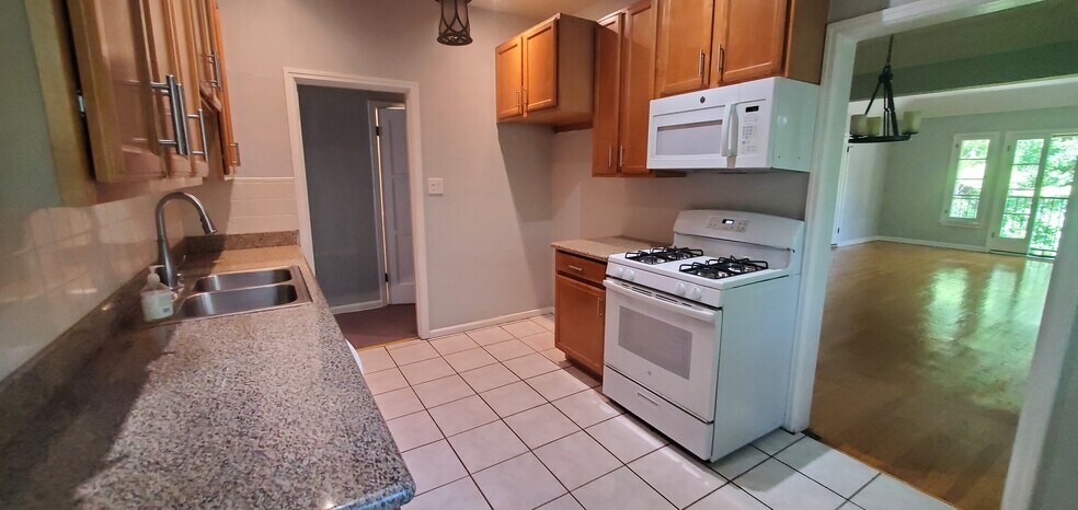 Building Photo - 1135 Cardiff Ave