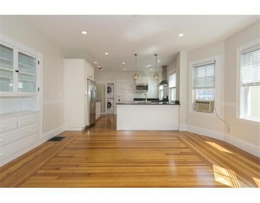Building Photo - 61 Marlboro St