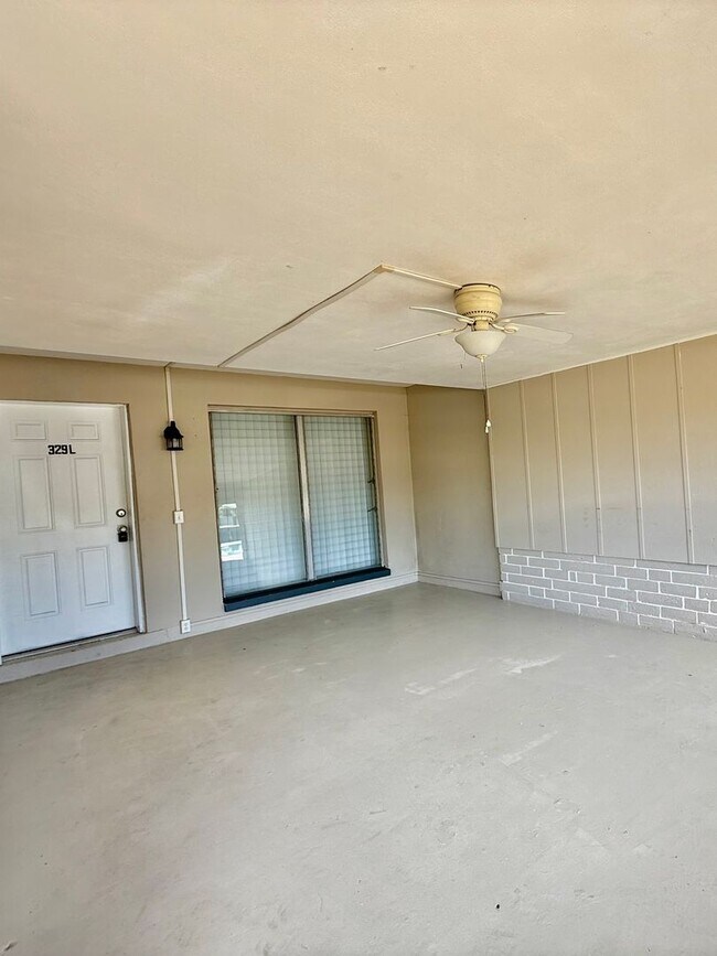 Building Photo - 2 bed 2 bath off Cape Parkway