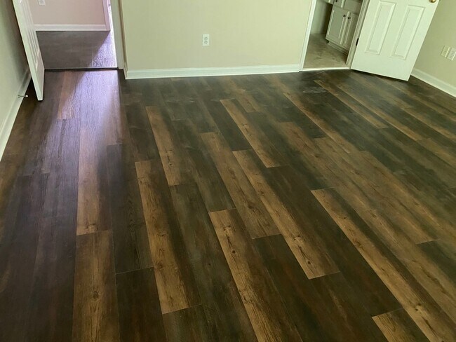 Building Photo - Spacious & beautiful 3BR Townhouse in Duluth