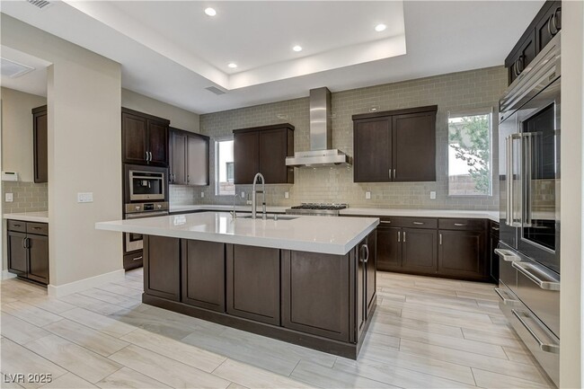 Building Photo - 64 Grey Feather Dr