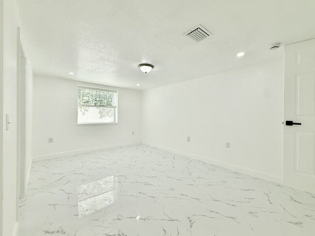 Building Photo - 2712 60th Ave N