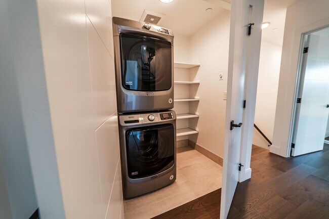 Building Photo - Park Central Townhomes - 4 Stories, 3 bedrooms, 31/2 bathrooms, 2 car garage and a rooftop deck w...