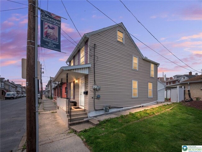 Building Photo - 115 2nd St