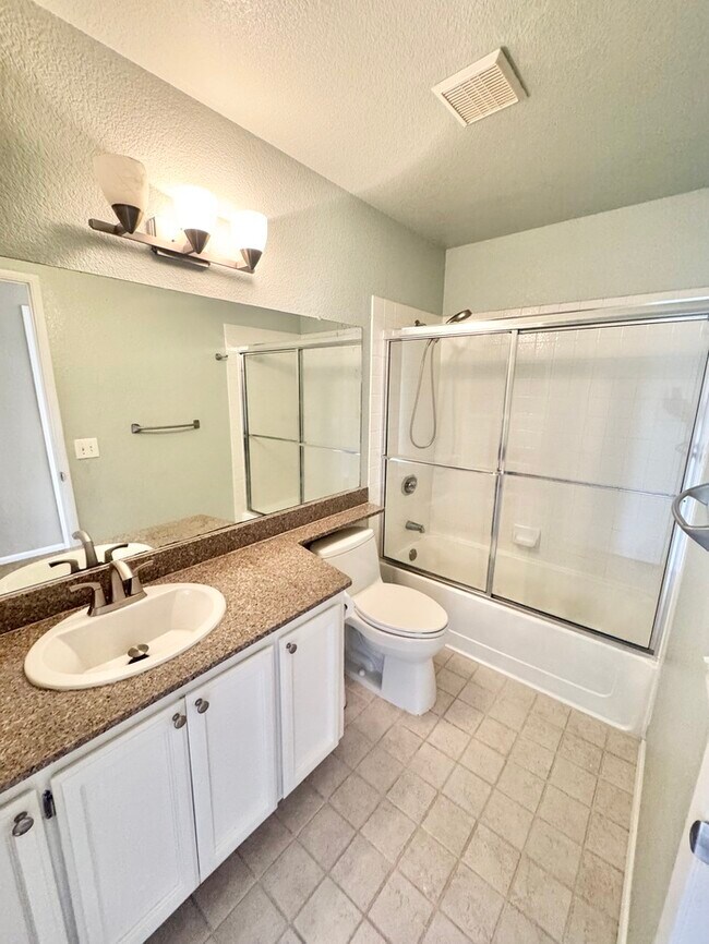 Building Photo - Beautiful 4 Bedroom Single Story For Rent In Roseville!