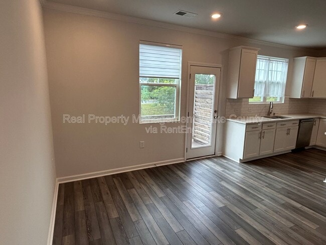 Building Photo - 1041 Shoreside Dr