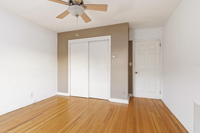 Building Photo - 320 Clarendon St