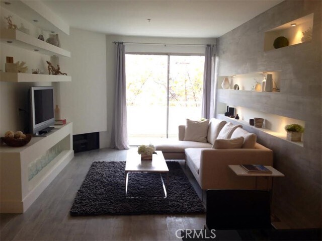 Building Photo - 8811 Burton Way