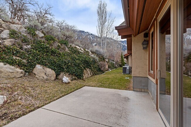 Building Photo - Beautiful 4 bedroom 3.5 bath alongside the Wasatch Mountains!