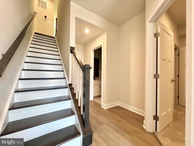 Building Photo - 4322 Ellipse Ter