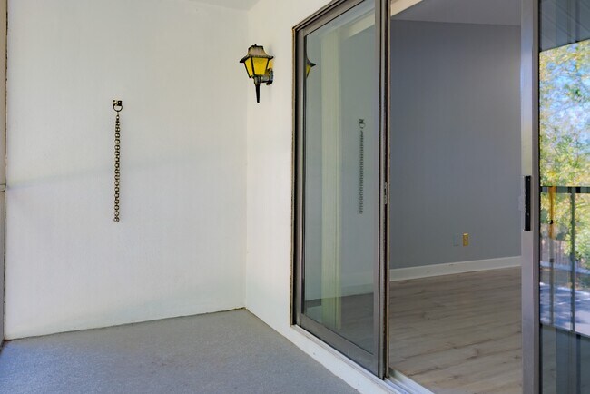 Building Photo - NEWLY REDUCED RENTAL PRICE!!