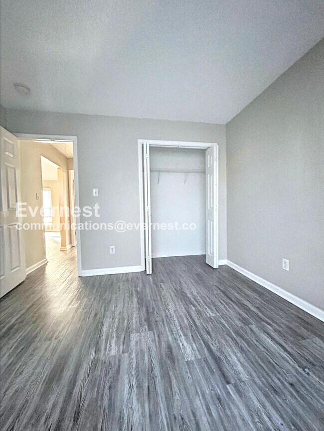 Building Photo - Limited Time Special Offer / 3 Bed, 2 Bath Home with Attached Garage and Hookups