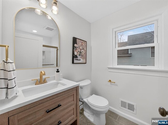 Building Photo - 114 Colony Ave