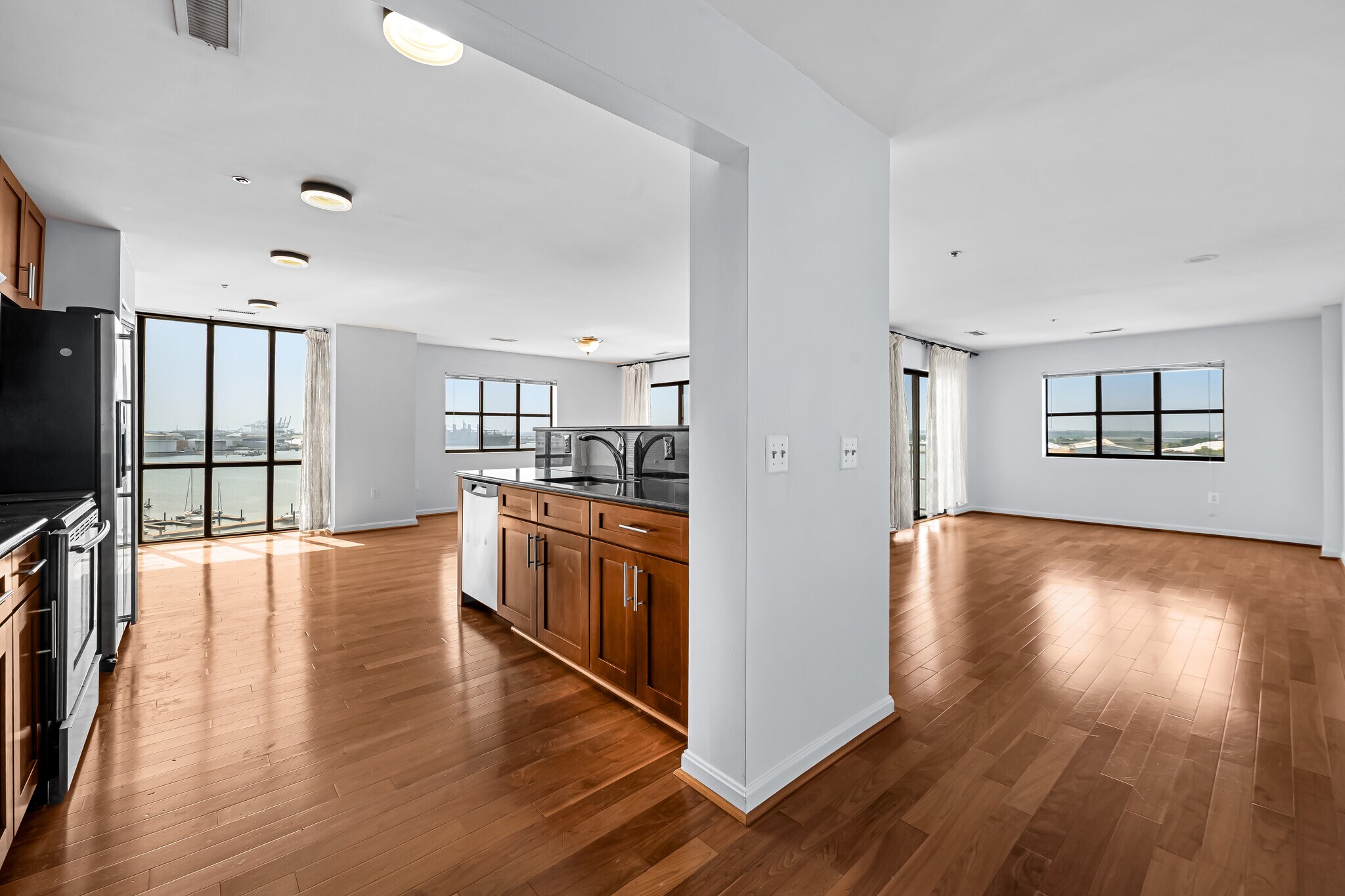 Building Photo - 2702 Lighthouse Pt E