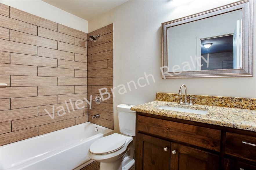 Bathroom - 3256 Karen St