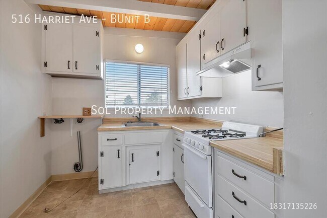Building Photo - 516 Harriet Ave