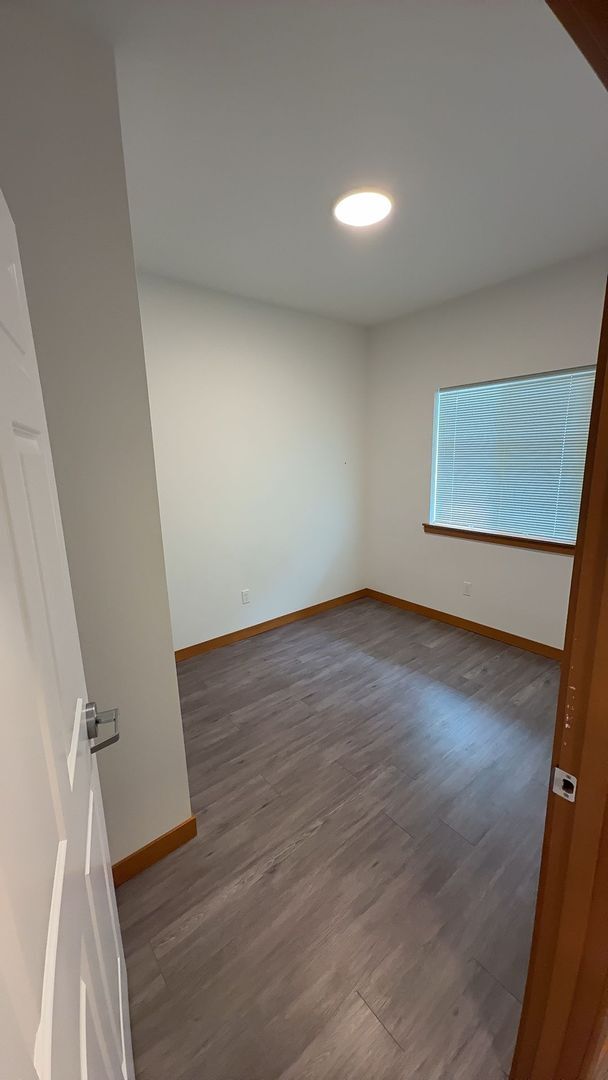 Building Photo - 1200/1210 Billy Frank Jr St - 1210 #103 Room 1 (Rooming Unit)