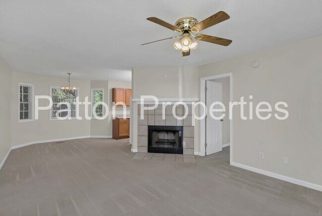 Building Photo - Summer Place Home