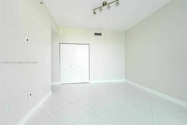 Building Photo - 900 Biscayne Blvd