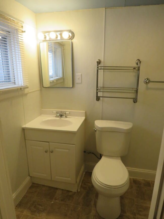 Building Photo - 1620 Canary Ave