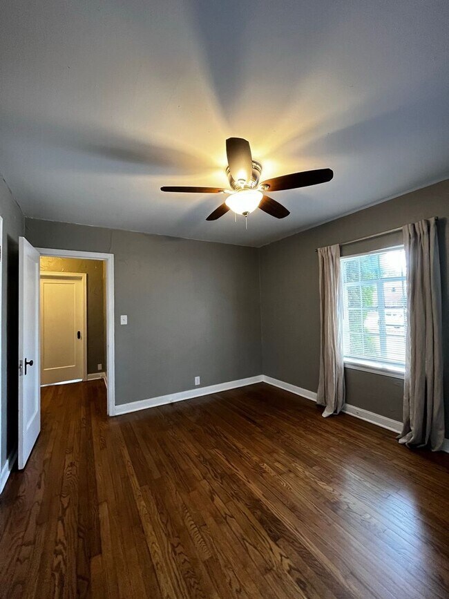 Building Photo - Historic Duplex near Plaza district!