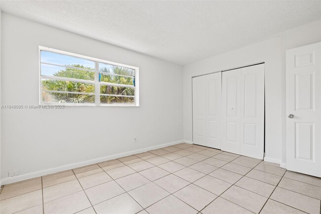 Building Photo - 4045 NW 19th St