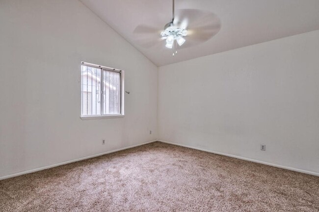 Building Photo - Adorable 4 bedroom, 2 bath in East El Paso!