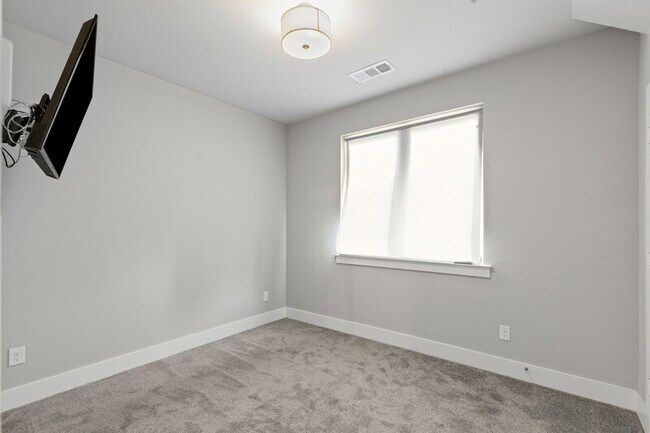 Building Photo - 2832 Wingate St