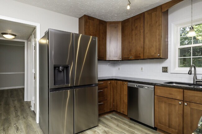 Building Photo - Spacious 3BR/2.5BA with Fenced Yard & Attached Garage in Piedmont $1,850/mo rent
