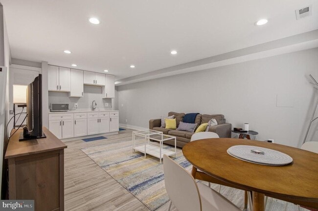 Building Photo - 925 Delafield Pl NW