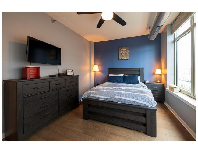 Building Photo - 909 W Washington Blvd