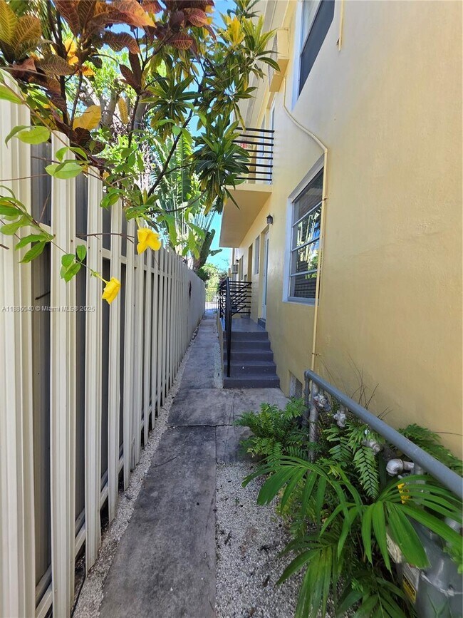 Building Photo - 8024 Harding Ave