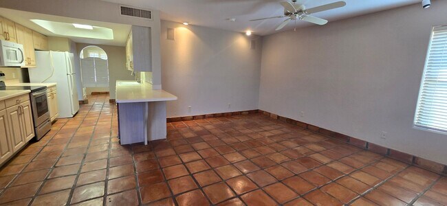 Building Photo - UNFURNISHED GREAT SINGLE FAMILY HOME WITH VIEWS & POOL IN BACKYARD