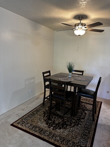 Dinning Room - 410 Auburn Way