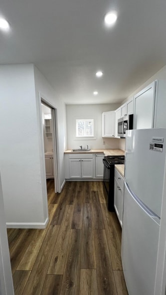 Building Photo - 911 N Sherman Ave