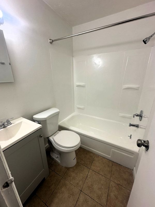 Building Photo - 520 Massillon Rd