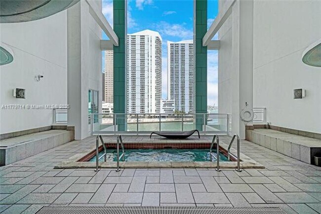 Building Photo - 900 Brickell Key Blvd